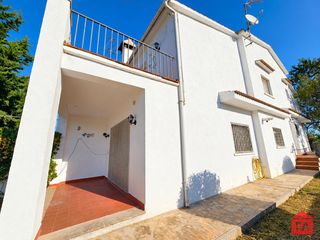 Maison jumelée à Albinyana. 52503 albinyana, pareada con 4 dormitorios en el pueblo