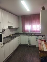 Etagenwohnung in Torrent d'en Pere Parres. Piso  amplio  con gran trastero y dos plazas de parquing