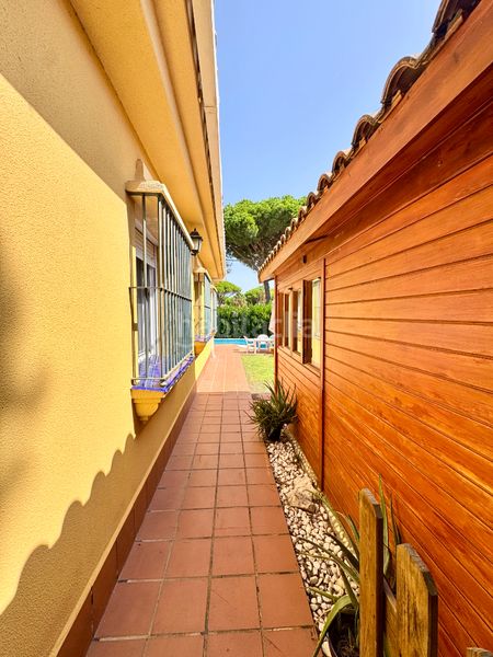 Foto cb38ad9b-4cea-40c5-a7b0-2fe587652f8b. Miete reihenhaus mit kamin heizung parking pool in Chiclana de la Frontera