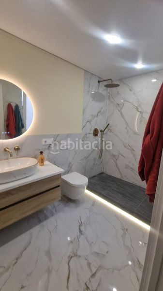 Foto 19147dcb-143a-4f3b-8368-71cfef60d955. Apartamento en avenida doctor gregorio marañón 64 # apartamento reformado con vistas al mar a 50 m de playa dEl Acequión – en Torrevieja