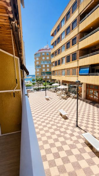 Foto f6965202-39f4-4d5a-b4f6-216e6254279f. Apartamento en avenida doctor gregorio marañón 64 # apartamento reformado con vistas al mar a 50 m de playa dEl Acequión – en Torrevieja