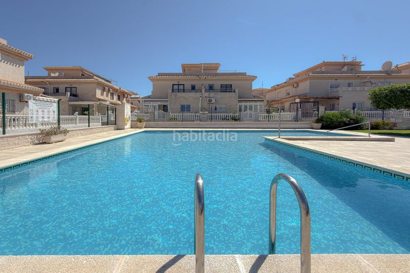Foto 2229d6d6-df08-4810-b704-39930a14287f. Casa aparellada chalet pareado de 3 dormitorios con solárium, vistas al mar y piscina – la zenia, costa a Orihuela