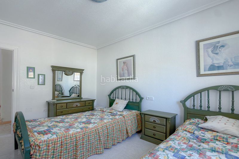Foto a82b12a6-dd71-47b3-8180-f5c10eb5ab27. Casa aparellada chalet pareado de 3 dormitorios con solárium, vistas al mar y piscina – la zenia, costa a Orihuela