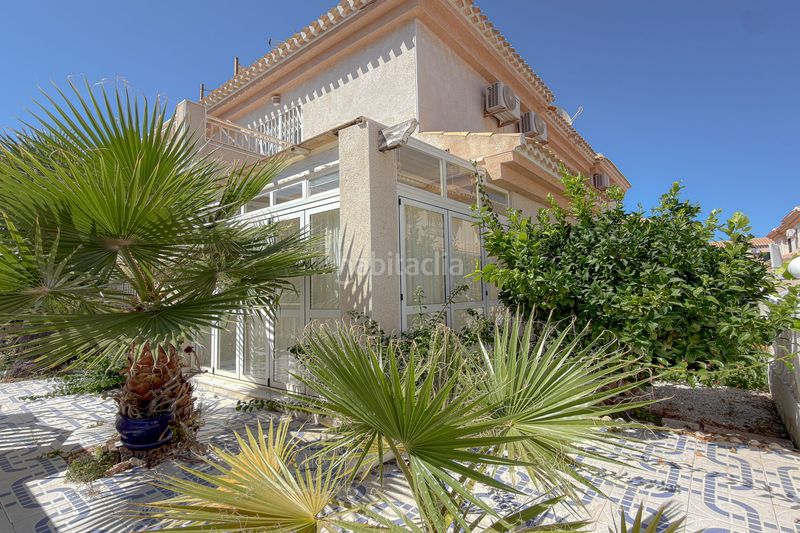 Foto cc749591-4595-4366-b209-c1ad64f85de6. Casa aparellada chalet pareado de 3 dormitorios con solárium, vistas al mar y piscina – la zenia, costa a Orihuela