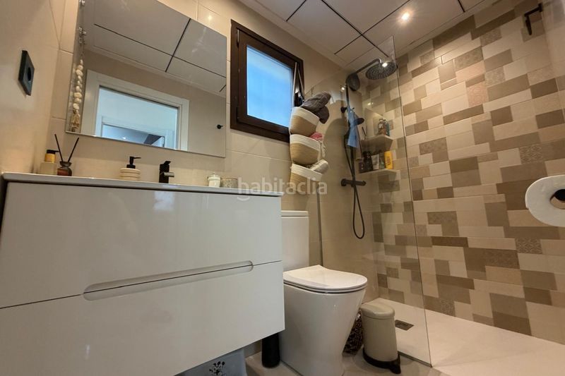 Foto 4b509ed2-2b91-4110-96b1-fe72b0ab540b. Xalet chalet seminuevo con piscina privada y solárium con vistas a la laguna rosa – ciudad quesada a Rojales