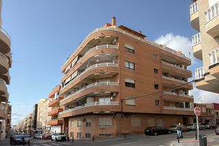 Apartamento  Calle san emigdio. Apartamento de 1 dormitorio con amplia terraza en esquina – cent
