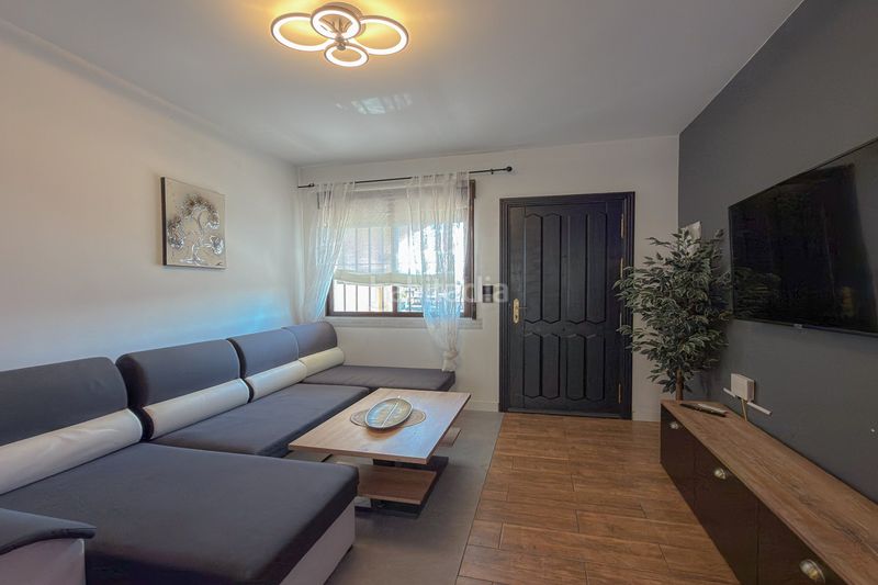 Foto 43266680-283b-4fc0-bece-271b3f6e7c36. Àtic ático reformado con gran solárium, jacuzzi y vistas al mar – Aguas Nuevas a Torrevieja