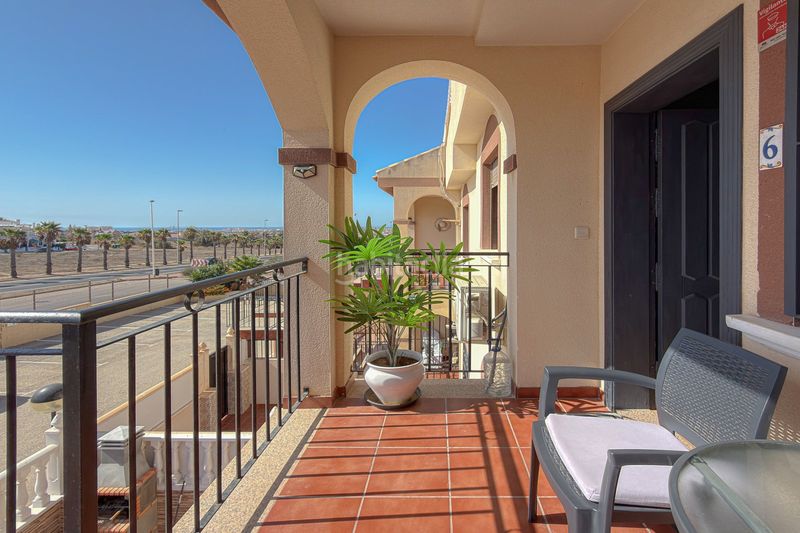 Foto d4d97fd4-137a-49ef-8142-f251fb9c9af6. Àtic ático reformado con gran solárium, jacuzzi y vistas al mar – Aguas Nuevas a Torrevieja