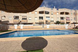 Casa in Nueva Torrevieja. # bungalow de 2 dormitorios con licencia turística, gran terraza