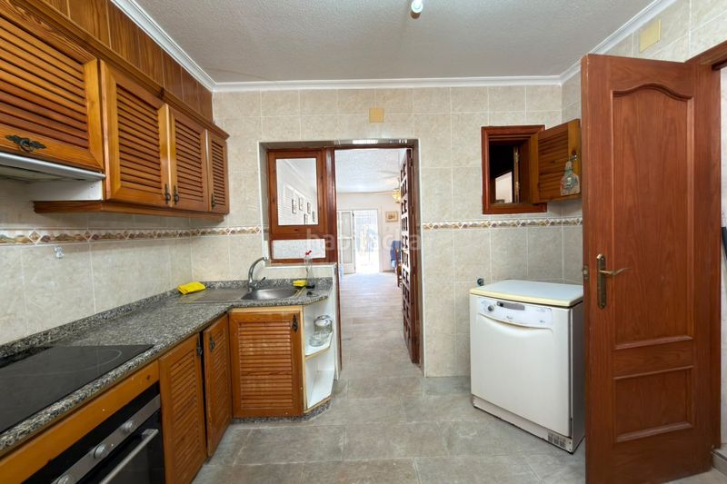 Foto 4bf63f84-6d7e-4ec5-8874-dbd3c34cf83e. Casa adossada adosado de 3 dormitorios con 3 grandes terrazas a 300 m de Playa de los Náufragos – a Torrevieja