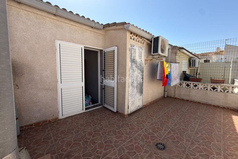 Foto 4c19f331-b80b-4813-a474-4810af20a2f5. Casa adossada adosado de 3 dormitorios con 3 grandes terrazas a 300 m de Playa de los Náufragos – a Torrevieja