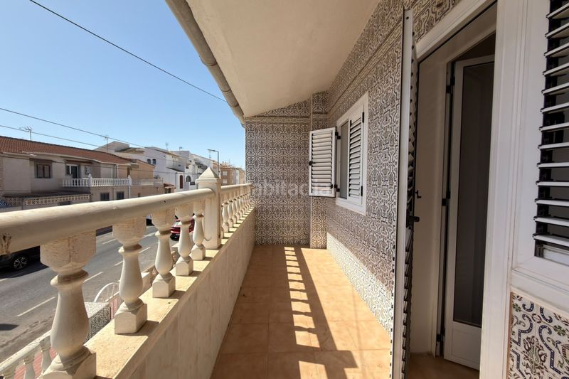 Foto 940f2a0b-d84a-49a4-8876-721858fa64b1. Casa adossada adosado de 3 dormitorios con 3 grandes terrazas a 300 m de Playa de los Náufragos – a Torrevieja