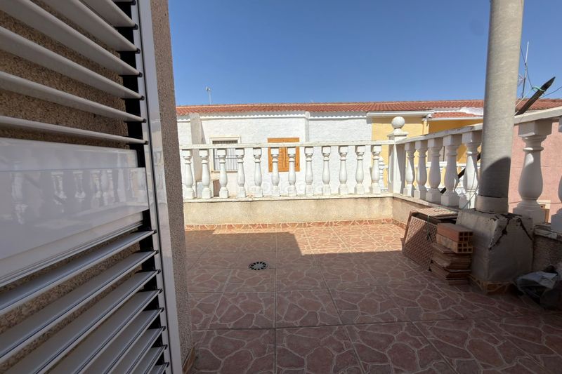 Foto c52162c8-3b7f-4eca-af20-0b2b51f1b619. Casa adossada adosado de 3 dormitorios con 3 grandes terrazas a 300 m de Playa de los Náufragos – a Torrevieja