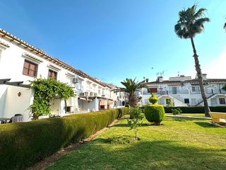 Casa  Calle sanabria. Bungalow en planta alta con terraza y piscina en los balcones