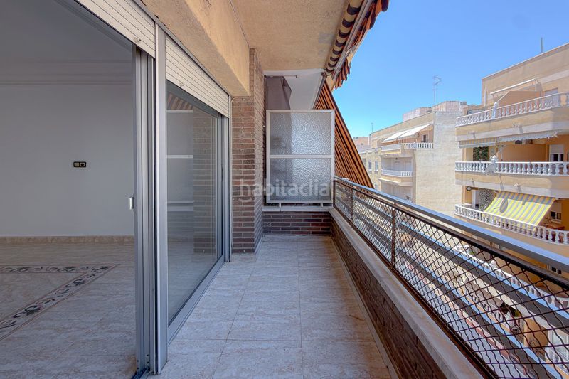 Foto 0e2df838-feaa-4415-82a7-dd091808f1e0. Apartament amplio apartamento de 3 dormitorios con gran terraza – centro a Torrevieja