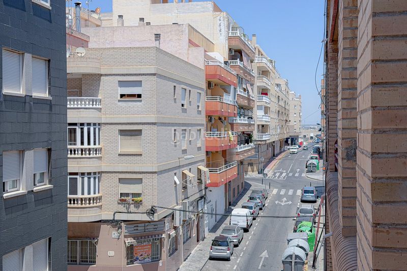 Foto 1d861995-3bb8-4856-94d4-74e21f9489f7. Apartament amplio apartamento de 3 dormitorios con gran terraza – centro a Torrevieja