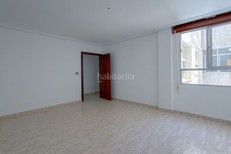 Foto 26b76793-873f-4be9-b997-1f4b2df3ef5d. Apartament amplio apartamento de 3 dormitorios con gran terraza – centro a Torrevieja