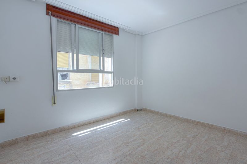 Foto 46c415ae-9683-44b8-b4dc-83e213a7a083. Apartament amplio apartamento de 3 dormitorios con gran terraza – centro a Torrevieja