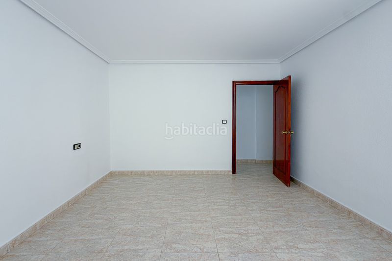 Foto 8574e1f7-5eed-44d7-a70a-f95bf06ef954. Apartament amplio apartamento de 3 dormitorios con gran terraza – centro a Torrevieja