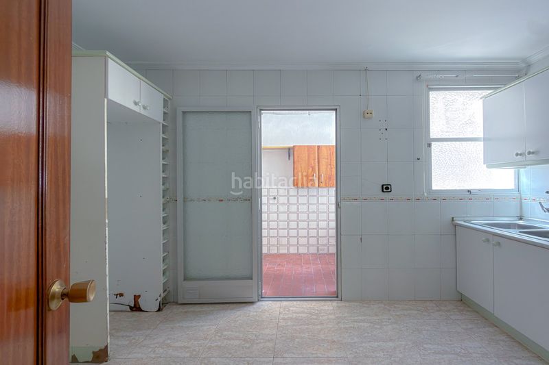 Foto c616d533-39e1-4e52-856b-a1abc2237f65. Apartament amplio apartamento de 3 dormitorios con gran terraza – centro a Torrevieja