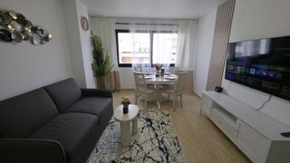 Pis a Calle san pascual 84. Amplio apartamento reformado con licencia turística y trastero e