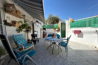 Casa in Zona Carrefour - Urbanizaciones. Bungalow reformado de 2 dormitorios con amplia terraza y sin gas