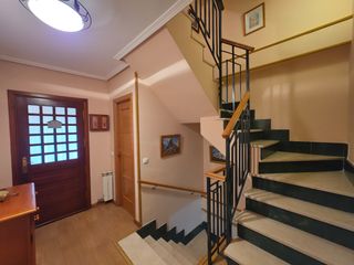 Casa adossada a Hospital-Nuevo Centro. Chalet adosado de 315 m² con garaje para 4 vehículos frente al h