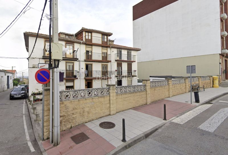 Foto 2678c219-1612-4c15-a4e1-b76ac2ab4f76. Pis a calle arriba 81 a Cueto Santander