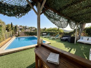 Maison jumelée  Carrer la rosella. Casa con piscina para actualiza