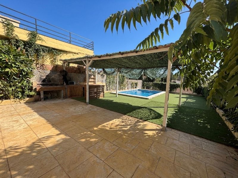 Foto 74094a0a-6d96-4155-80ba-8e1f291c18a6. Casa a schiera con parcheggio piscina in Can Lloses - Can Marcer Sant Pere de Ribes
