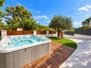 Chalet in Mas Alba. Casa reformada con piscina, apartamento independiente y zona wel