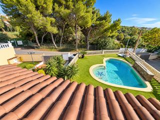 Chalet en Mas d´En Serra - Els Cards. Casa independiente con piscina, jardín y amplios espacios en san
