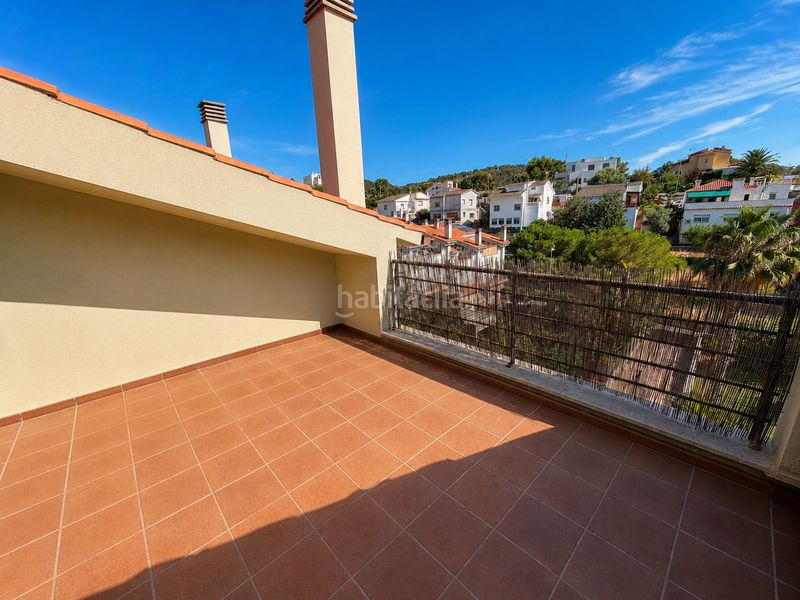 Foto 53b217f3-bea3-4a4a-835b-6a044e473ad0. Casa adossada amb xemeneia calefacció aparcament piscina a Sitges