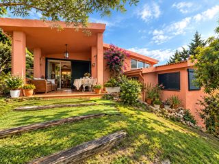 Chalet à Olivella. 2 casas independientes en 3 parcelas con piscina en olivella