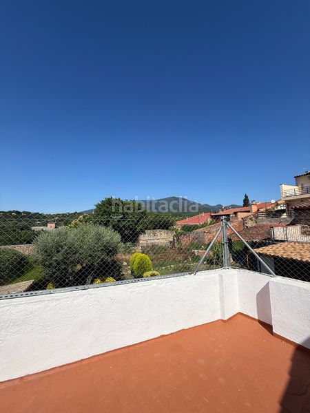 Foto bd213eeb-69d5-4f1a-806f-0d85c90715cc. Casa adossada amb xemeneia calefacció a Breda