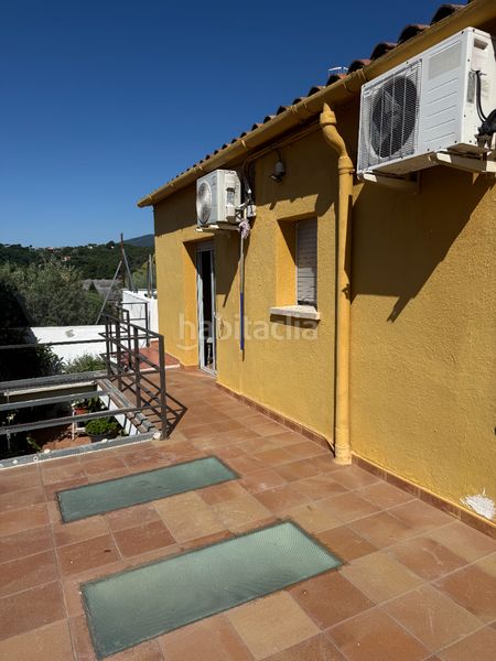 Foto c7d64f62-edae-42cc-9b94-ad6f5e7ca6e9. Casa adossada amb xemeneia calefacció a Breda