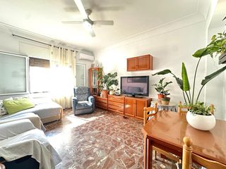 House  Avenida almeria. Si quisiera mudarme a un nuevo hogar, esta casa sin duda estaria