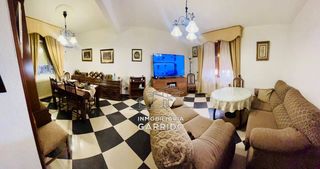 Casa  Calle navas de tolosa. Venta de casa de 5 dormitorios con patio