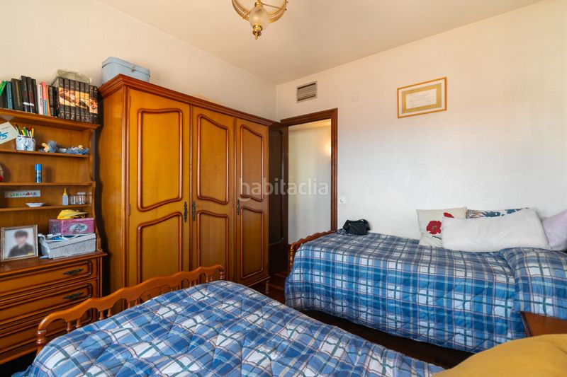 Foto ccd0d836-895d-4e02-b1fe-205fb3591941. Àtic amb aparcament a Guinardó Barcelona