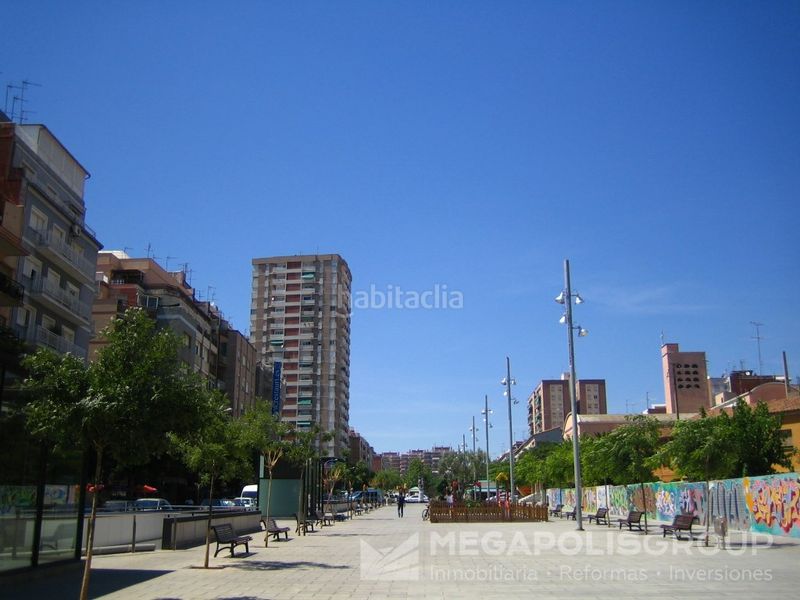 Foto c399ac5c-1ca1-4524-ad3e-1c63f428279a. Edifici a Collblanc Hospitalet de Llobregat (L´)