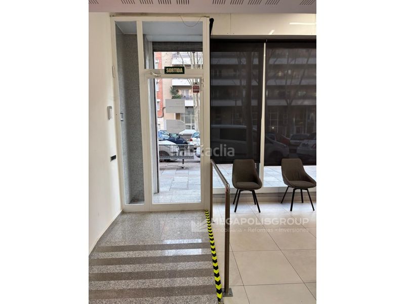 Foto fd704f88-0fd9-49f0-8883-f34a7727ce6d. Local comercial a Cementiri Vell Terrassa