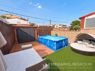 Casa  Calle gerani. Casa pareada reformada en mas den gall lista para entrar a vivir