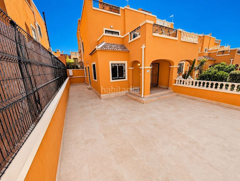 Foto 084b711a-f905-4d64-9fa3-3f0a95d88331. Casa adossada amb piscina a La Florida Orihuela