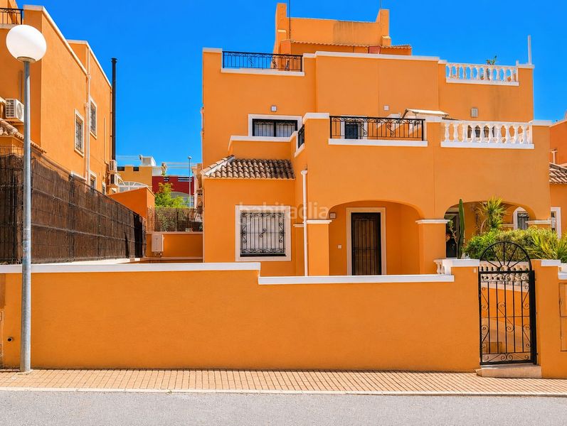 Foto 0ed25d8b-d2fa-4ac8-9c14-2fb3fc5eea2c. Casa adossada amb piscina a La Florida Orihuela