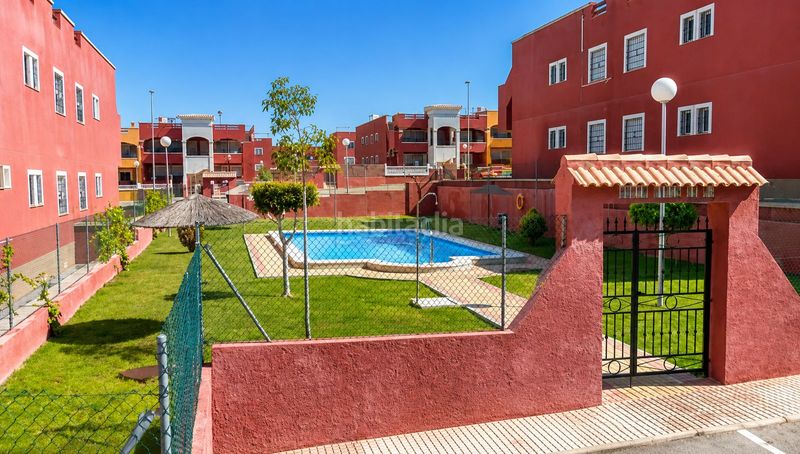 Foto f3ac5be3-22e5-4094-9864-ee42aad40d70. Casa adossada amb piscina a La Florida Orihuela
