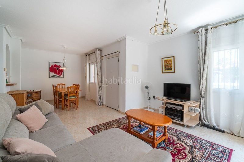 Foto e18901b2-da8a-4537-9d61-57a87e03022a. Casa adossada amb piscina a Playa Flamenca Orihuela