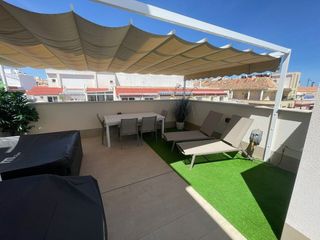 Penthouse  N/a. Ático elegante junto a la playa!