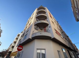 Apartament  N/a. Apartamento completamente renovado, cerca de todo!