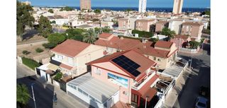 Casa adossada a San Cayetano. A tan solo 440 metros de la playa!