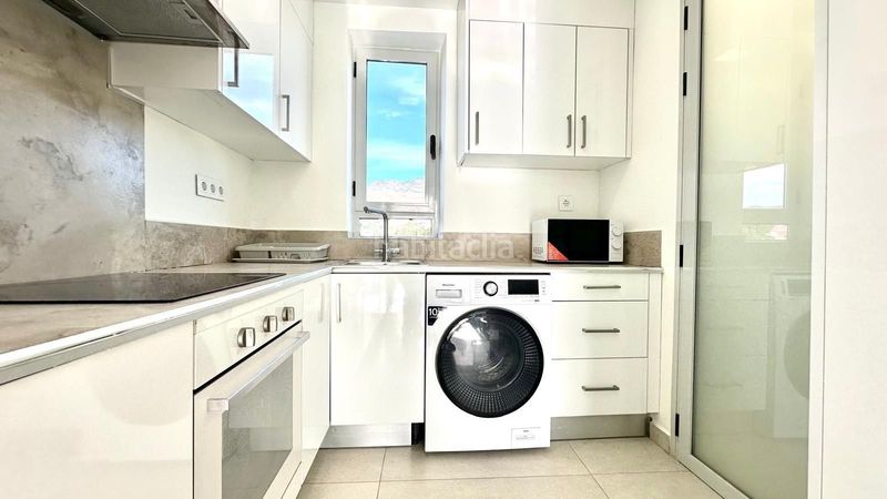Foto ee8c2622-c24c-4ee0-9610-2e3e571052bc. Apartament amb piscina a Levante Alto Benidorm
